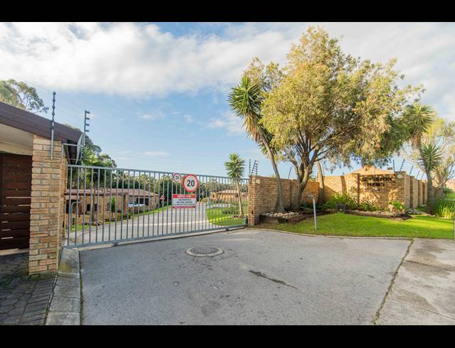 2 BEDROOM TOWNHOUSE FOR SALE IN GLENROY PARK